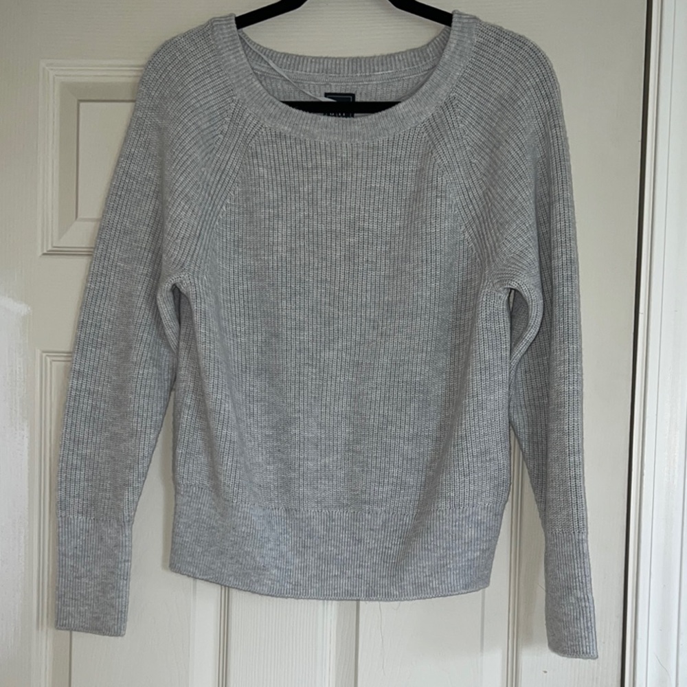 NWT GAP Grey Crew Neck Sweater with Soft Knit and Relaxed Fit